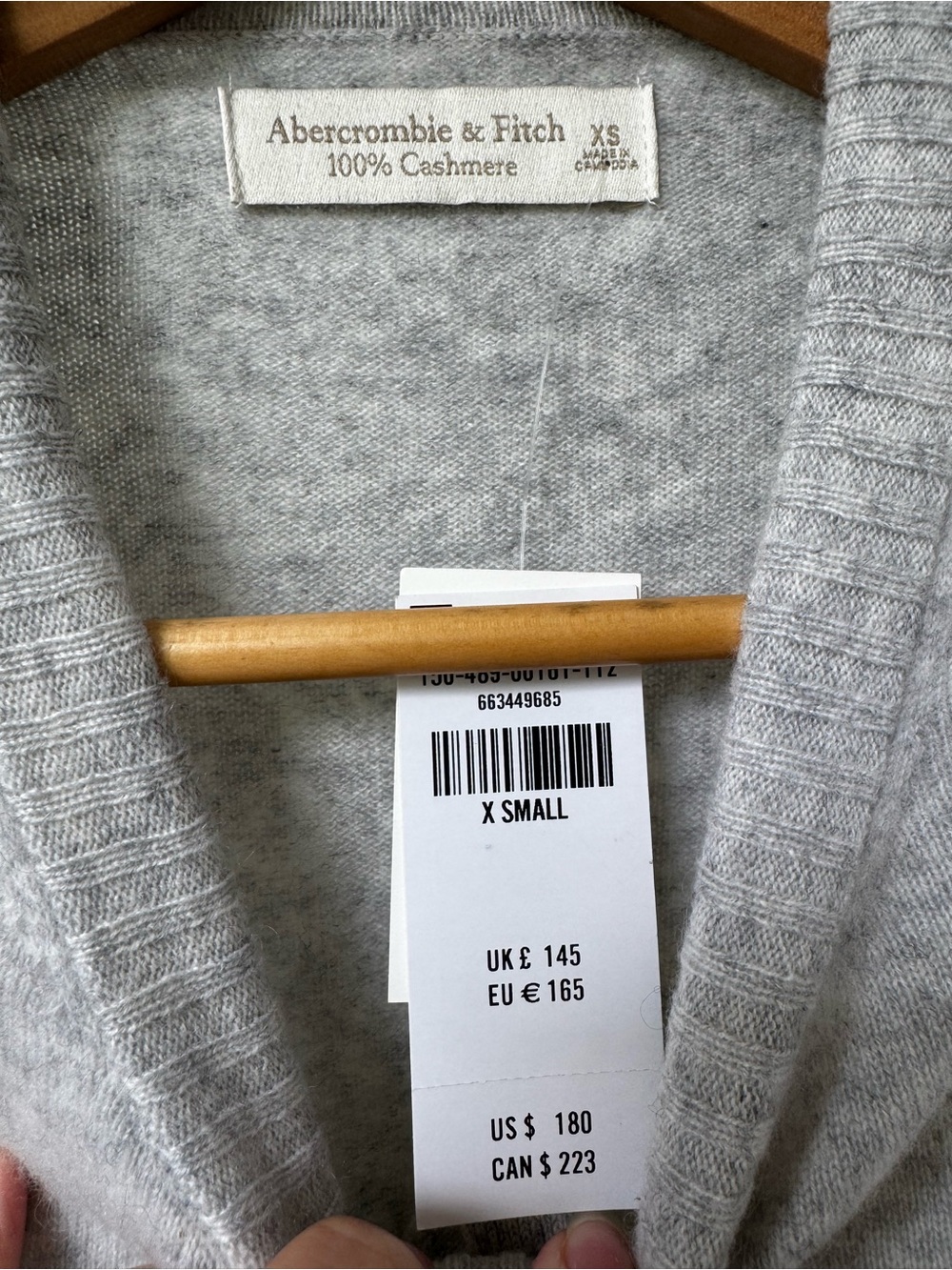 NWT Abercrombie & Fitch 100% Cashmere Gray Crew Neck Cardigan XS Luxury Sweater - Picture 5 of 9